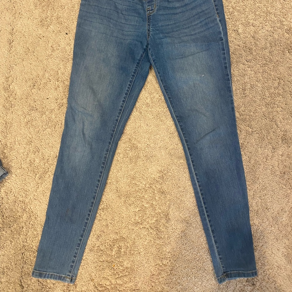 Maternity jeans with front panel that extends to back. Size 4